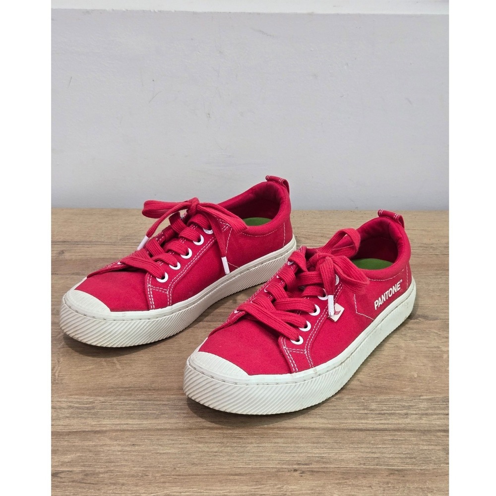 Cariuma x Pantone Oca Low Viva Magenta Sneakers Womens 7.5 Canvas Pink Red XLNT
